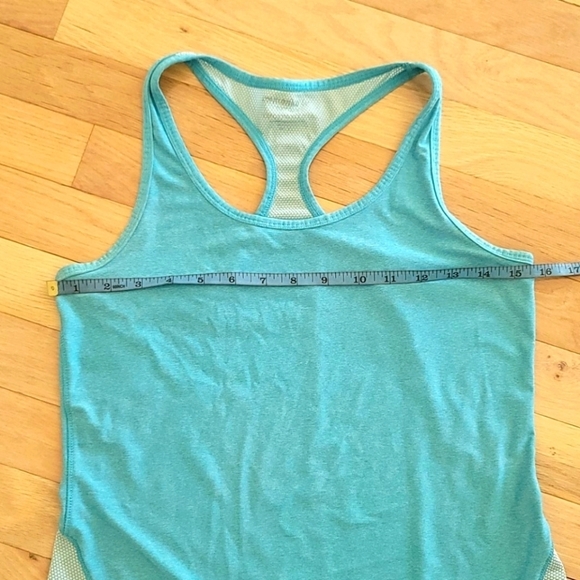 Cute women's tank top.  Size S - Picture 4 of 11
